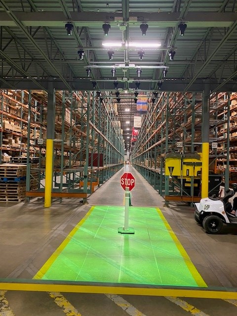 Entrepôt STOP vert projection